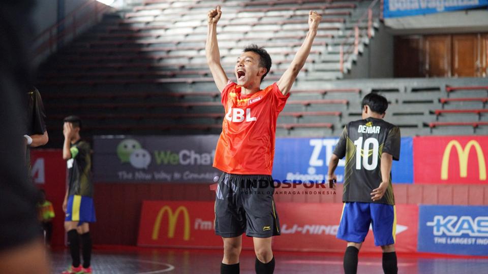 UBL meraih kemenangan atas UNAIR di laga semifinal LIMA Futsal 2014 di Hall Basket Senayan, Jakarta, Jumat (20/06/14).